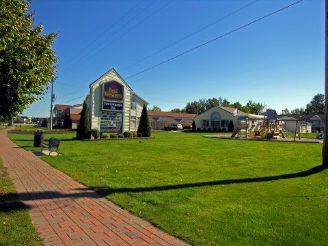 Thunderbird Of Mackinaw Motel 2*